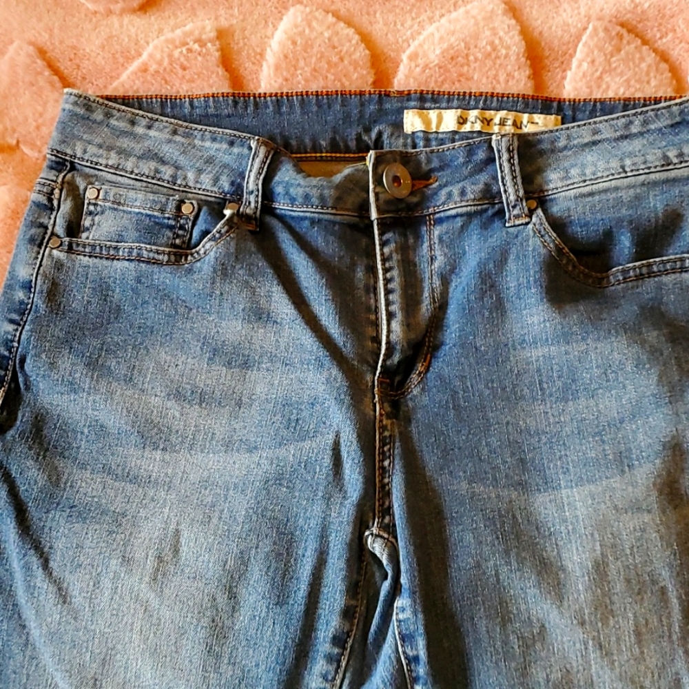 DKNY JEANS size 08 cropped